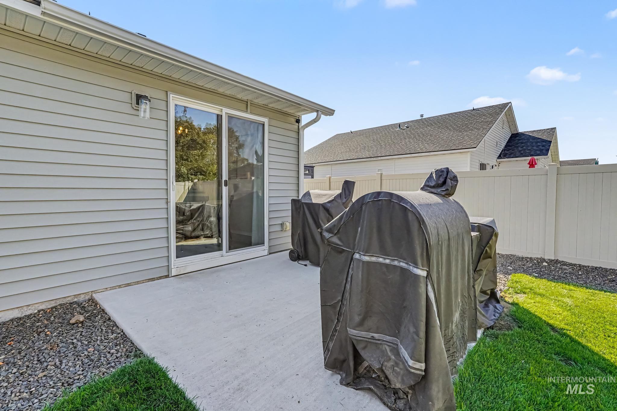 16847 Courtney Way, Caldwell, Idaho 83607, 3 Bedrooms, 2 Bathrooms, Residential For Sale, Price $379,900,MLS 98998002