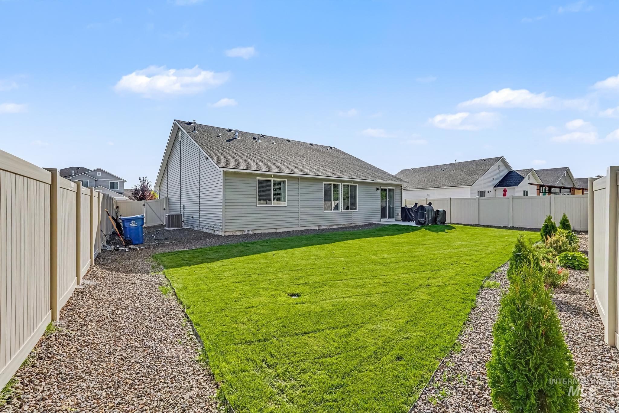 16847 Courtney Way, Caldwell, Idaho 83607, 3 Bedrooms, 2 Bathrooms, Residential For Sale, Price $379,900,MLS 98998002