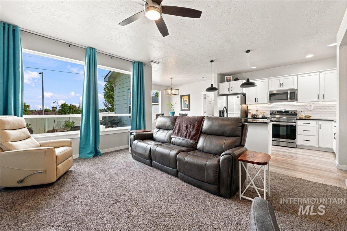 2370 S Knotty Timber Pl, Meridian, Idaho 83642, 4 Bedrooms, 2.5 Bathrooms, Residential For Sale, Price $519,900,MLS 98998003