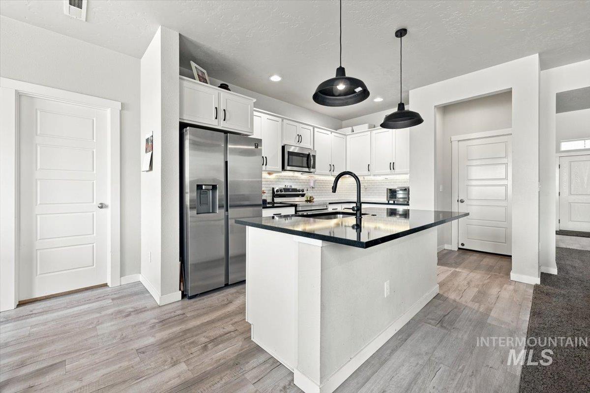 2370 S Knotty Timber Pl, Meridian, Idaho 83642, 4 Bedrooms, 2.5 Bathrooms, Residential For Sale, Price $519,900,MLS 98998003