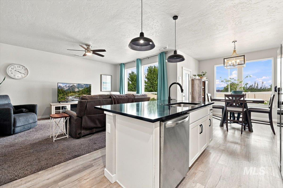 2370 S Knotty Timber Pl, Meridian, Idaho 83642, 4 Bedrooms, 2.5 Bathrooms, Residential For Sale, Price $519,900,MLS 98998003