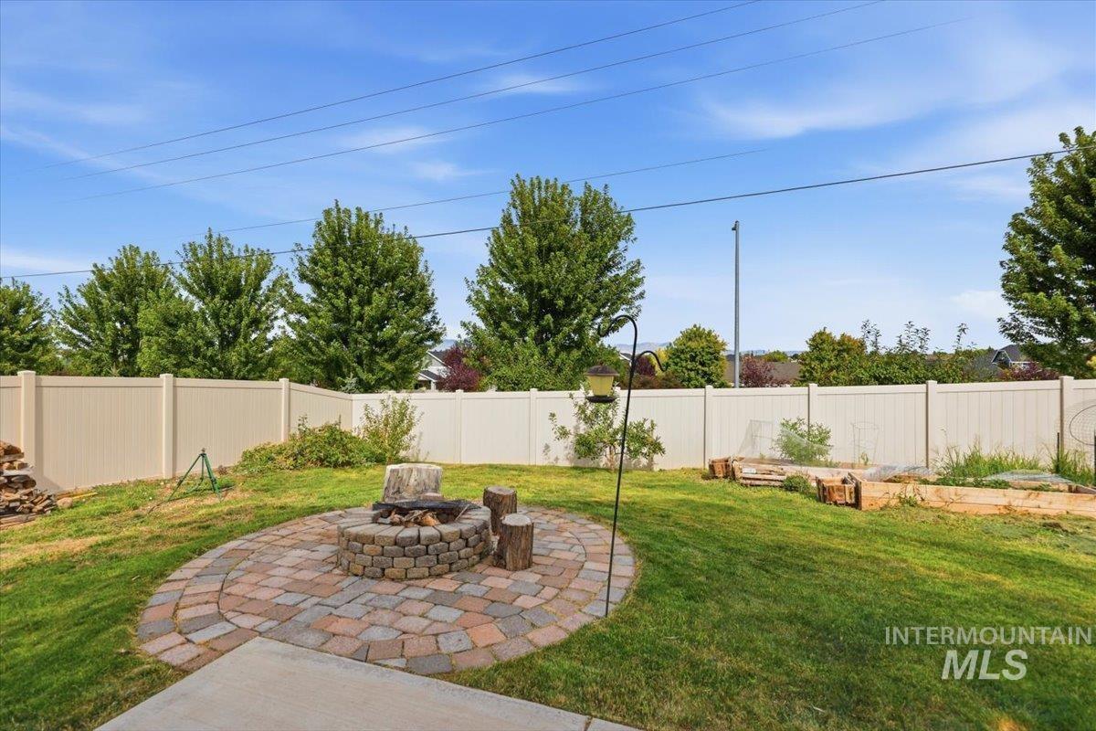 2370 S Knotty Timber Pl, Meridian, Idaho 83642, 4 Bedrooms, 2.5 Bathrooms, Residential For Sale, Price $519,900,MLS 98998003
