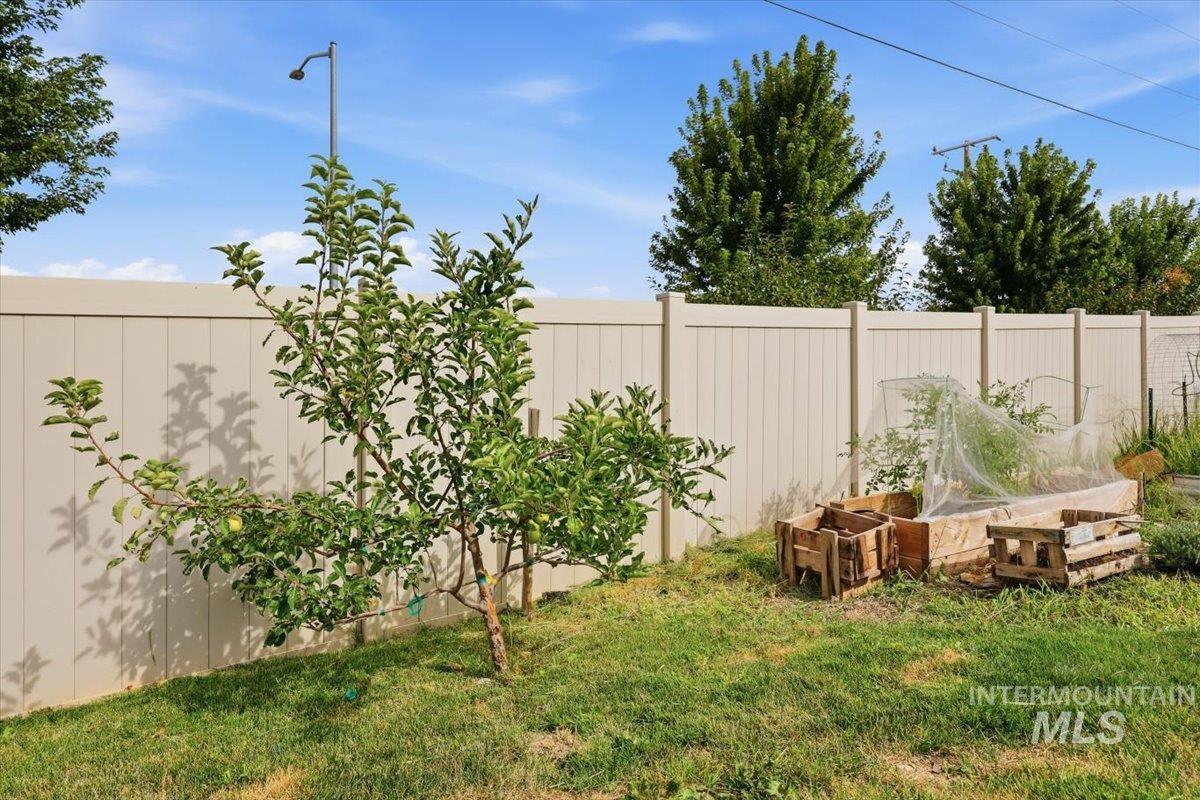 2370 S Knotty Timber Pl, Meridian, Idaho 83642, 4 Bedrooms, 2.5 Bathrooms, Residential For Sale, Price $519,900,MLS 98998003