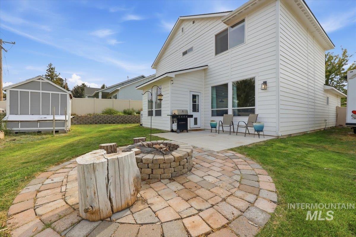 2370 S Knotty Timber Pl, Meridian, Idaho 83642, 4 Bedrooms, 2.5 Bathrooms, Residential For Sale, Price $519,900,MLS 98998003