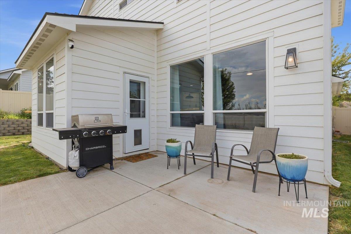 2370 S Knotty Timber Pl, Meridian, Idaho 83642, 4 Bedrooms, 2.5 Bathrooms, Residential For Sale, Price $519,900,MLS 98998003