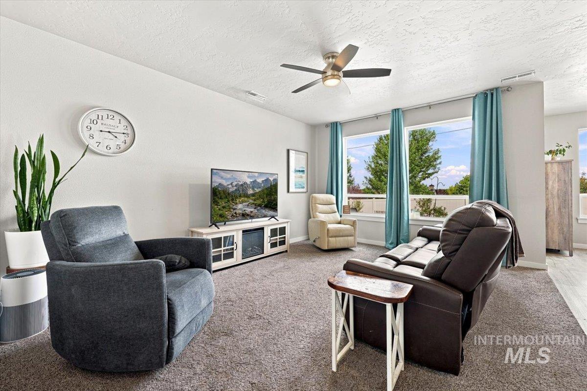 2370 S Knotty Timber Pl, Meridian, Idaho 83642, 4 Bedrooms, 2.5 Bathrooms, Residential For Sale, Price $519,900,MLS 98998003