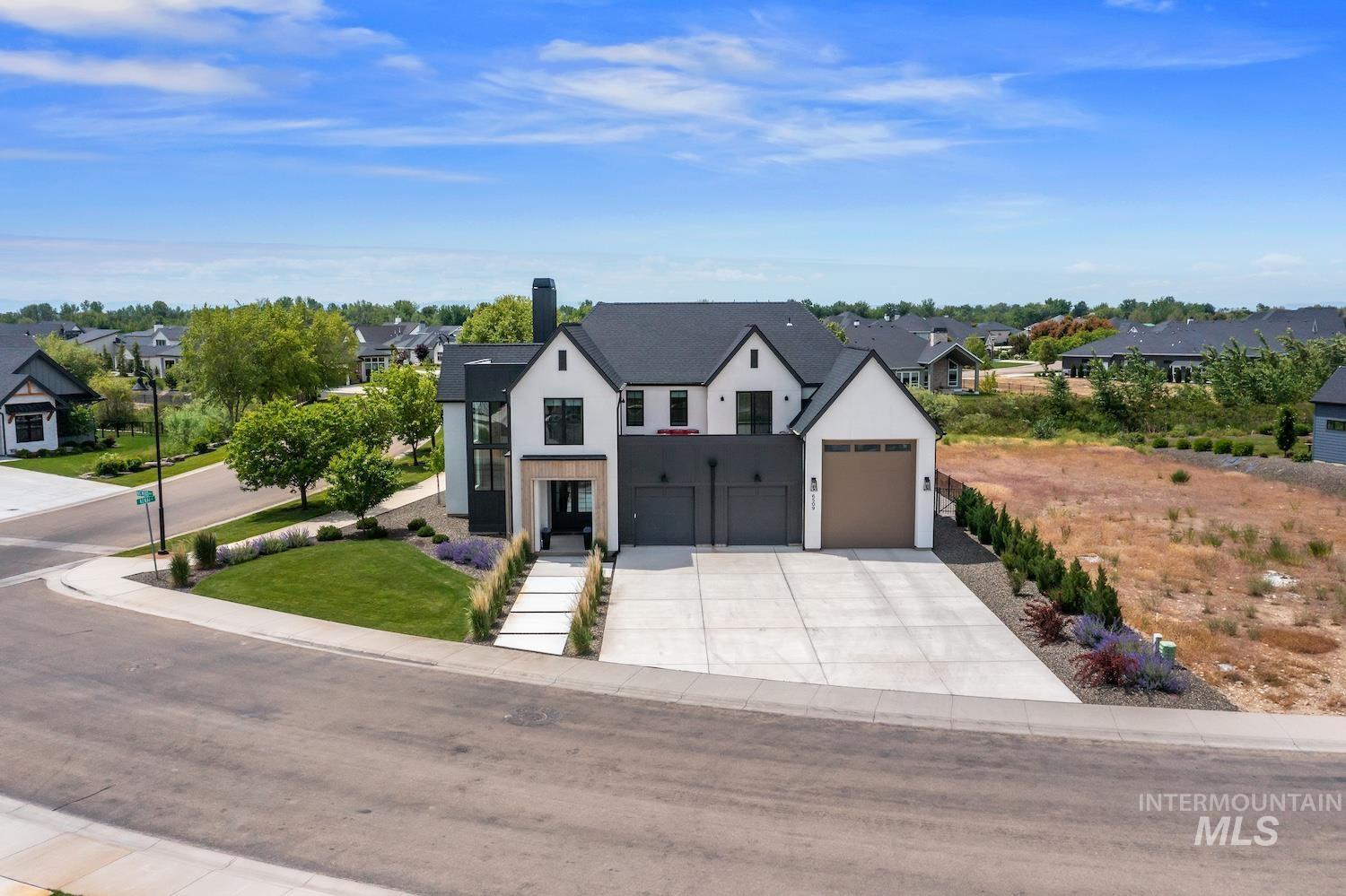 6509 Big Wood Way, Star, Idaho 83669, 4 Bedrooms, 4.5 Bathrooms, Residential For Sale, Price $1,299,000,MLS 98998008