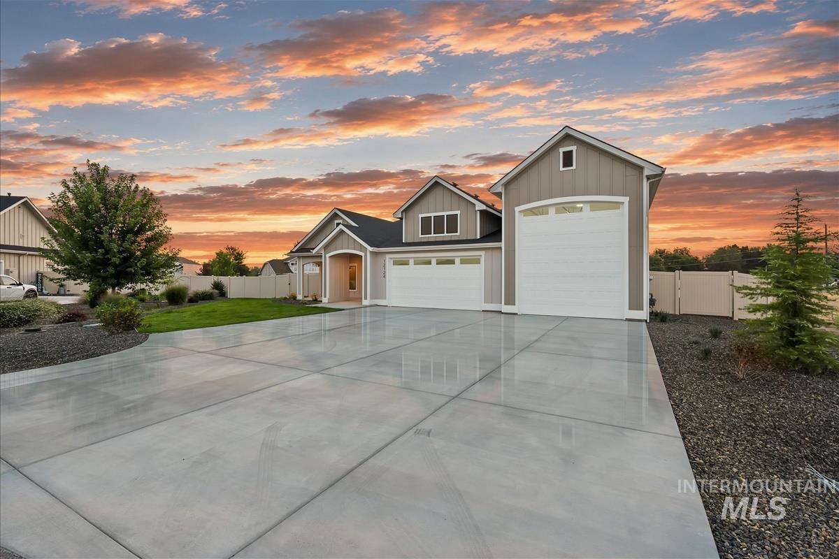 12124 October Glory St, Middleton, Idaho 83644, 3 Bedrooms, 3 Bathrooms, Residential For Sale, Price $869,900,MLS 98998011