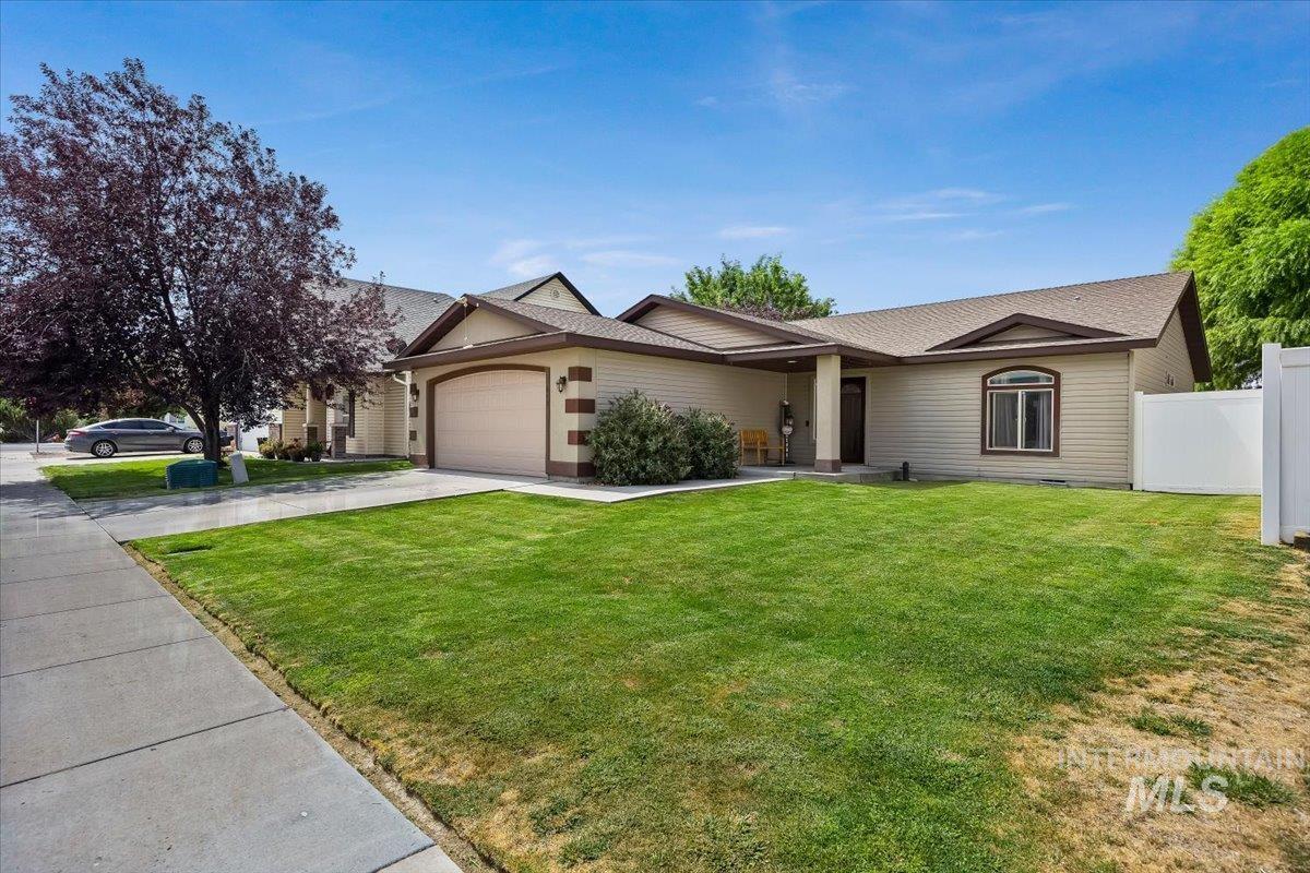 615 Garnet St., Twin Falls, Idaho 83301, 3 Bedrooms, 2 Bathrooms, Residential For Sale, Price $354,900,MLS 98998012