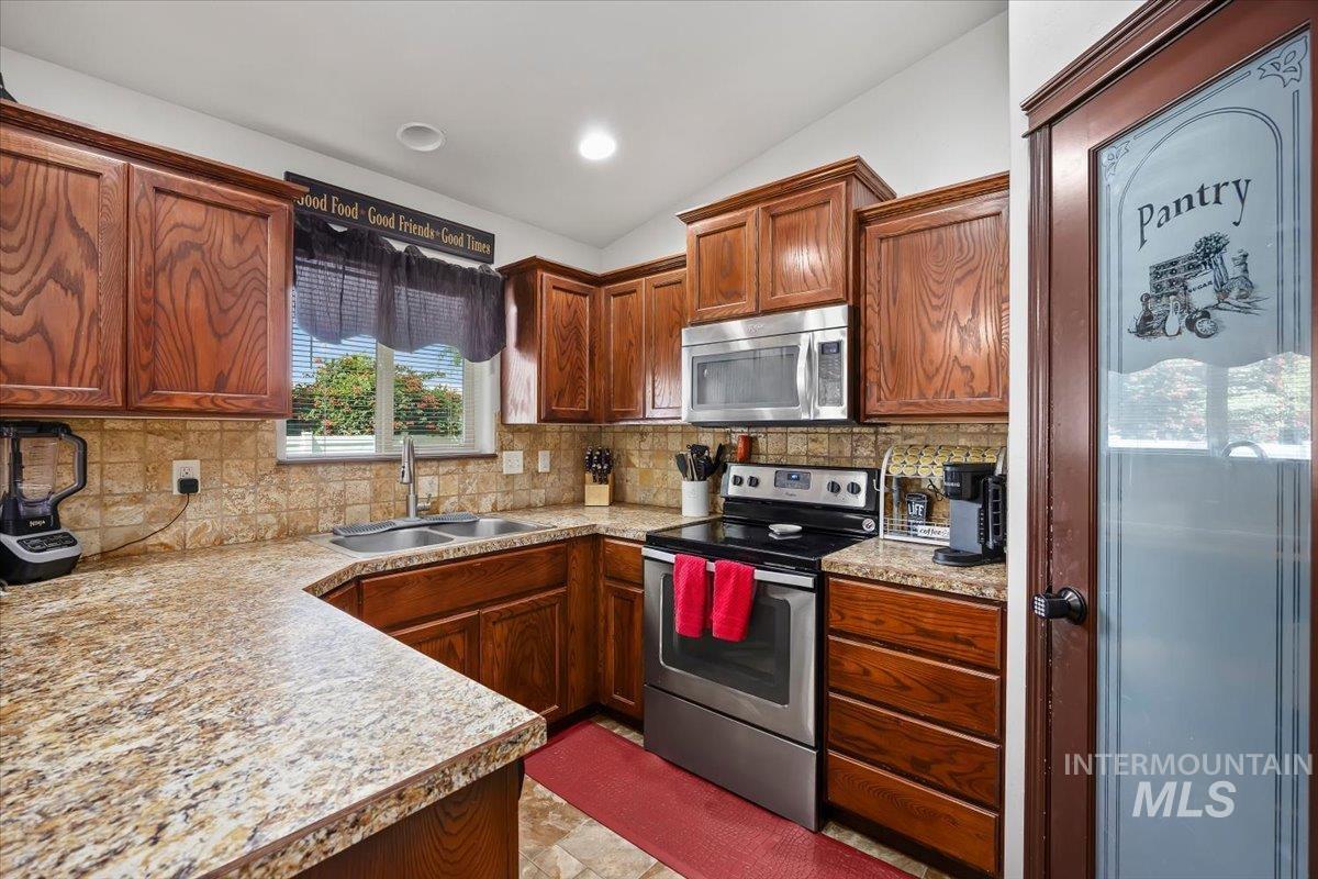 615 Garnet St., Twin Falls, Idaho 83301, 3 Bedrooms, 2 Bathrooms, Residential For Sale, Price $354,900,MLS 98998012