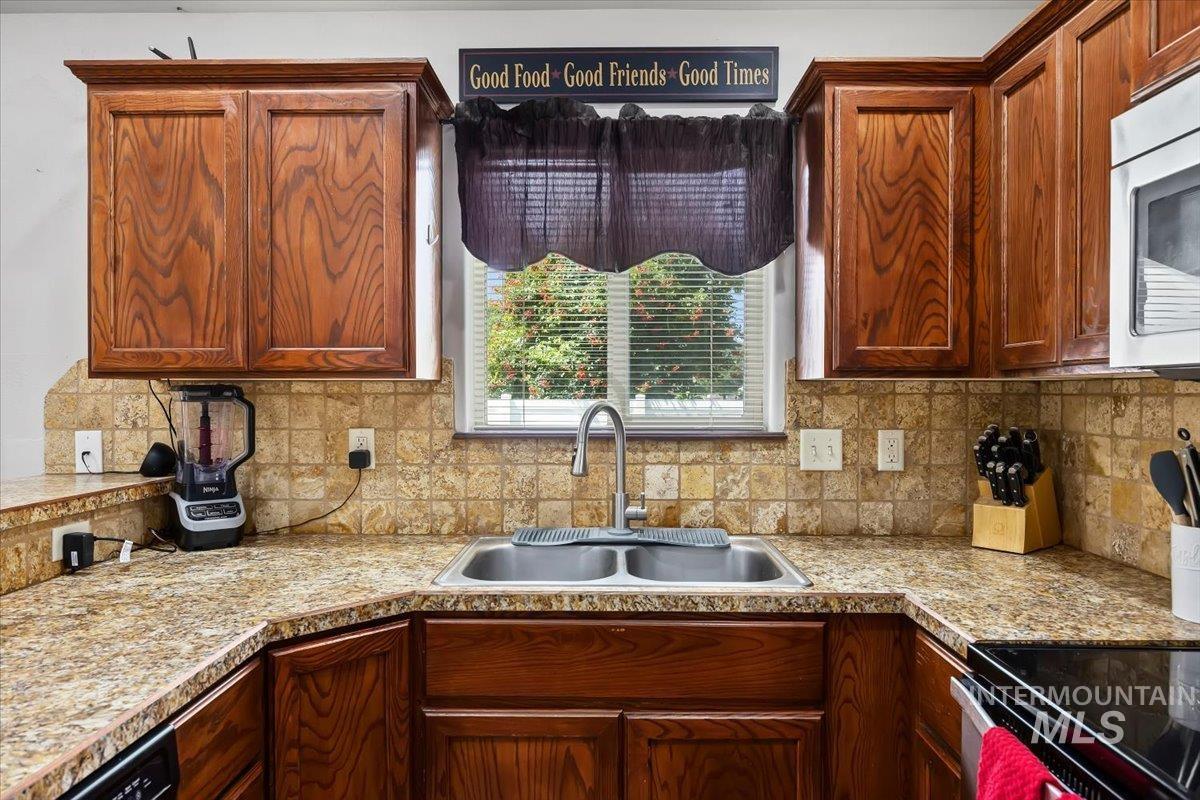 615 Garnet St., Twin Falls, Idaho 83301, 3 Bedrooms, 2 Bathrooms, Residential For Sale, Price $354,900,MLS 98998012