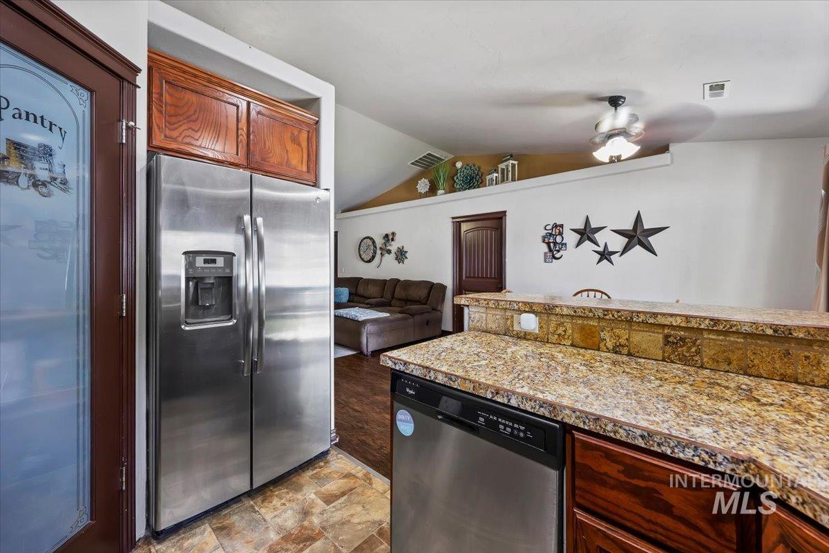 615 Garnet St., Twin Falls, Idaho 83301, 3 Bedrooms, 2 Bathrooms, Residential For Sale, Price $354,900,MLS 98998012