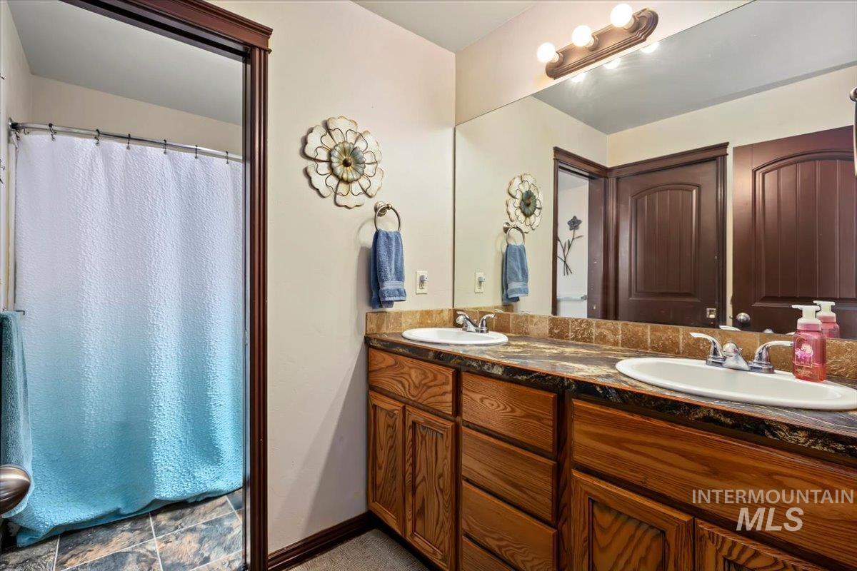 615 Garnet St., Twin Falls, Idaho 83301, 3 Bedrooms, 2 Bathrooms, Residential For Sale, Price $354,900,MLS 98998012