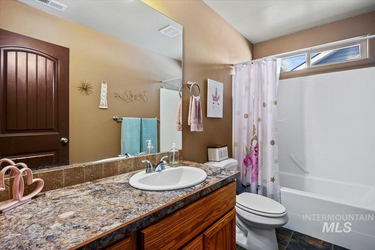 615 Garnet St., Twin Falls, Idaho 83301, 3 Bedrooms, 2 Bathrooms, Residential For Sale, Price $354,900,MLS 98998012