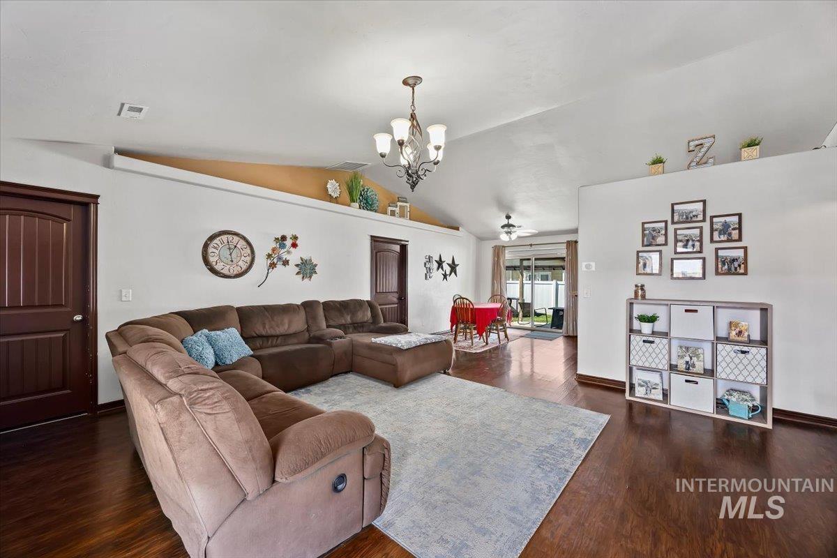 615 Garnet St., Twin Falls, Idaho 83301, 3 Bedrooms, 2 Bathrooms, Residential For Sale, Price $354,900,MLS 98998012