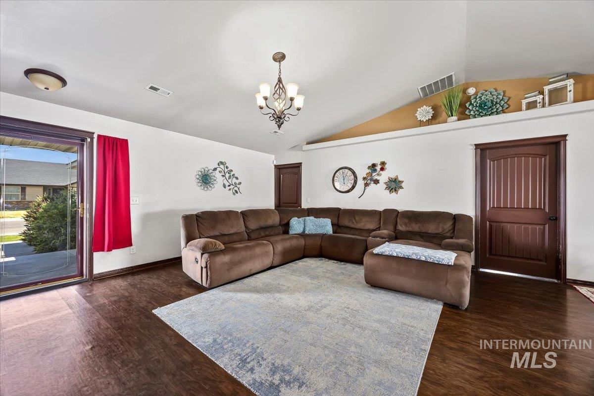 615 Garnet St., Twin Falls, Idaho 83301, 3 Bedrooms, 2 Bathrooms, Residential For Sale, Price $354,900,MLS 98998012