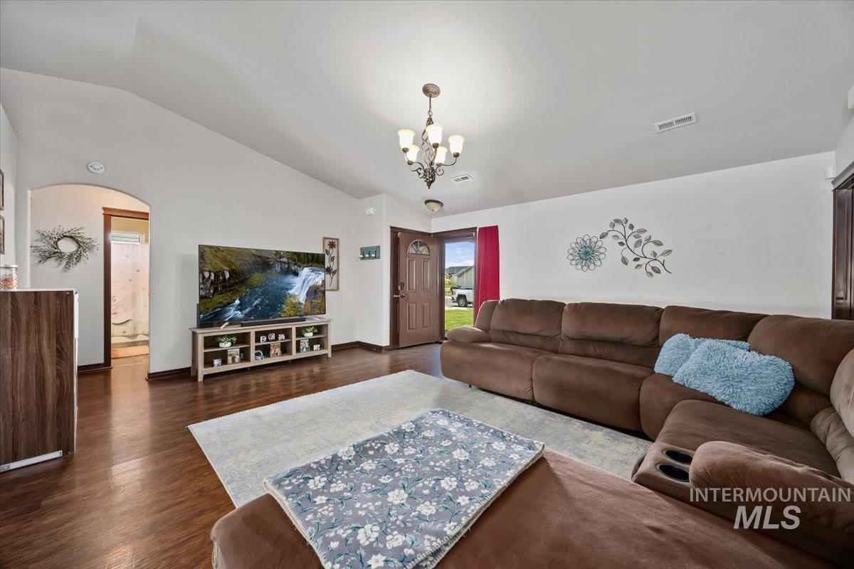 615 Garnet St., Twin Falls, Idaho 83301, 3 Bedrooms, 2 Bathrooms, Residential For Sale, Price $354,900,MLS 98998012