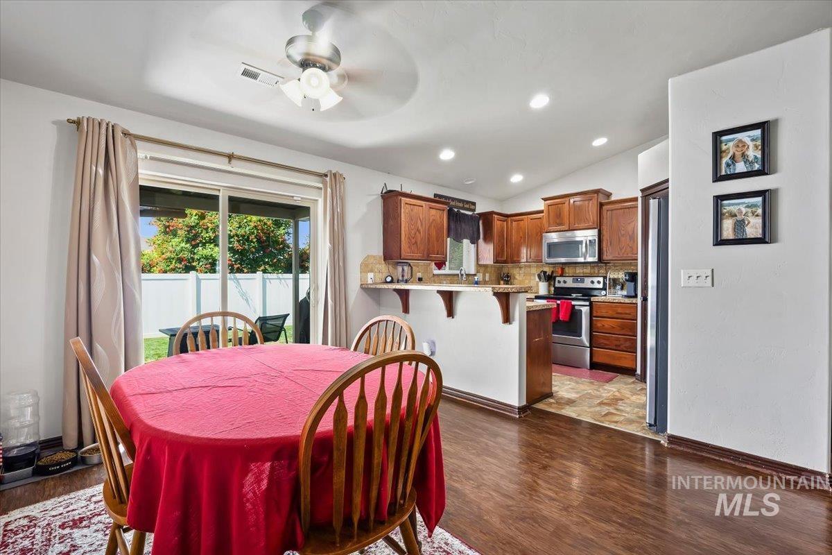 615 Garnet St., Twin Falls, Idaho 83301, 3 Bedrooms, 2 Bathrooms, Residential For Sale, Price $354,900,MLS 98998012
