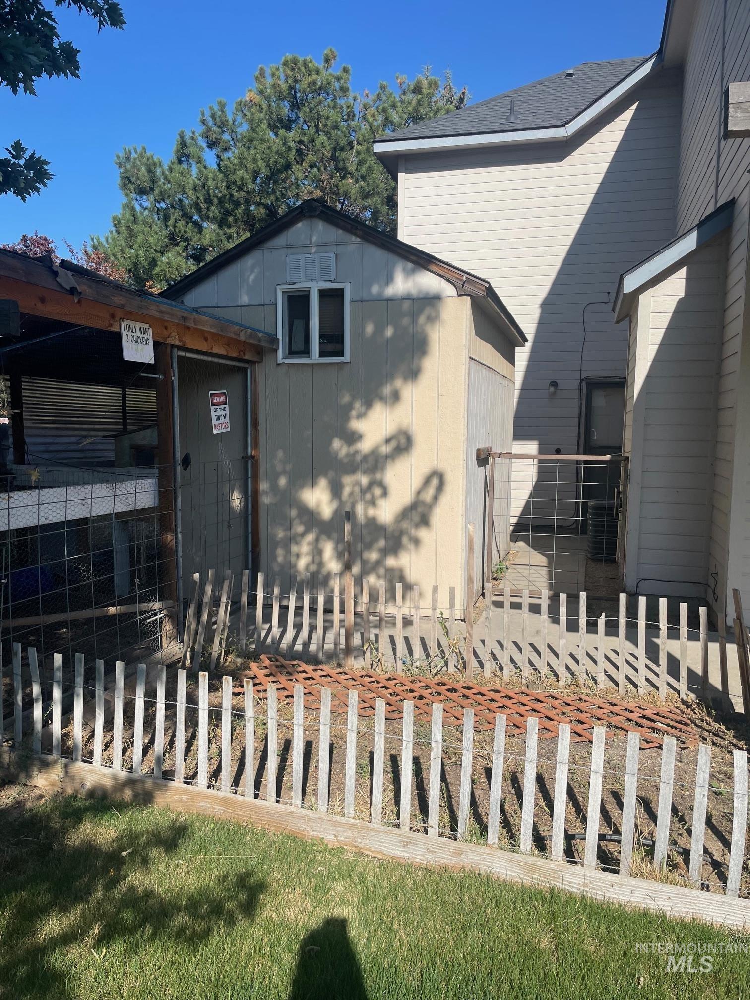 2301 N Swainson Ave, Meridian, Idaho 83646, 3 Bedrooms, 2.5 Bathrooms, Residential For Sale, Price $449,900,MLS 98998013