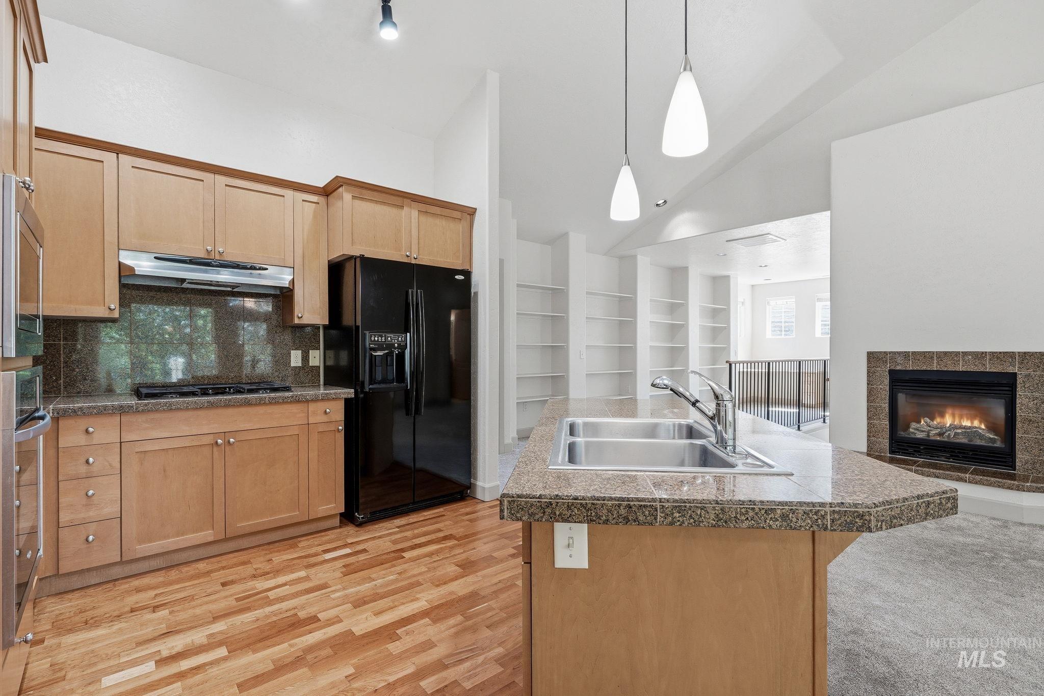 1136 E Winding Creek Dr, Eagle, Idaho 83616, 3 Bedrooms, 2 Bathrooms, Residential For Sale, Price $474,900,MLS 98998014