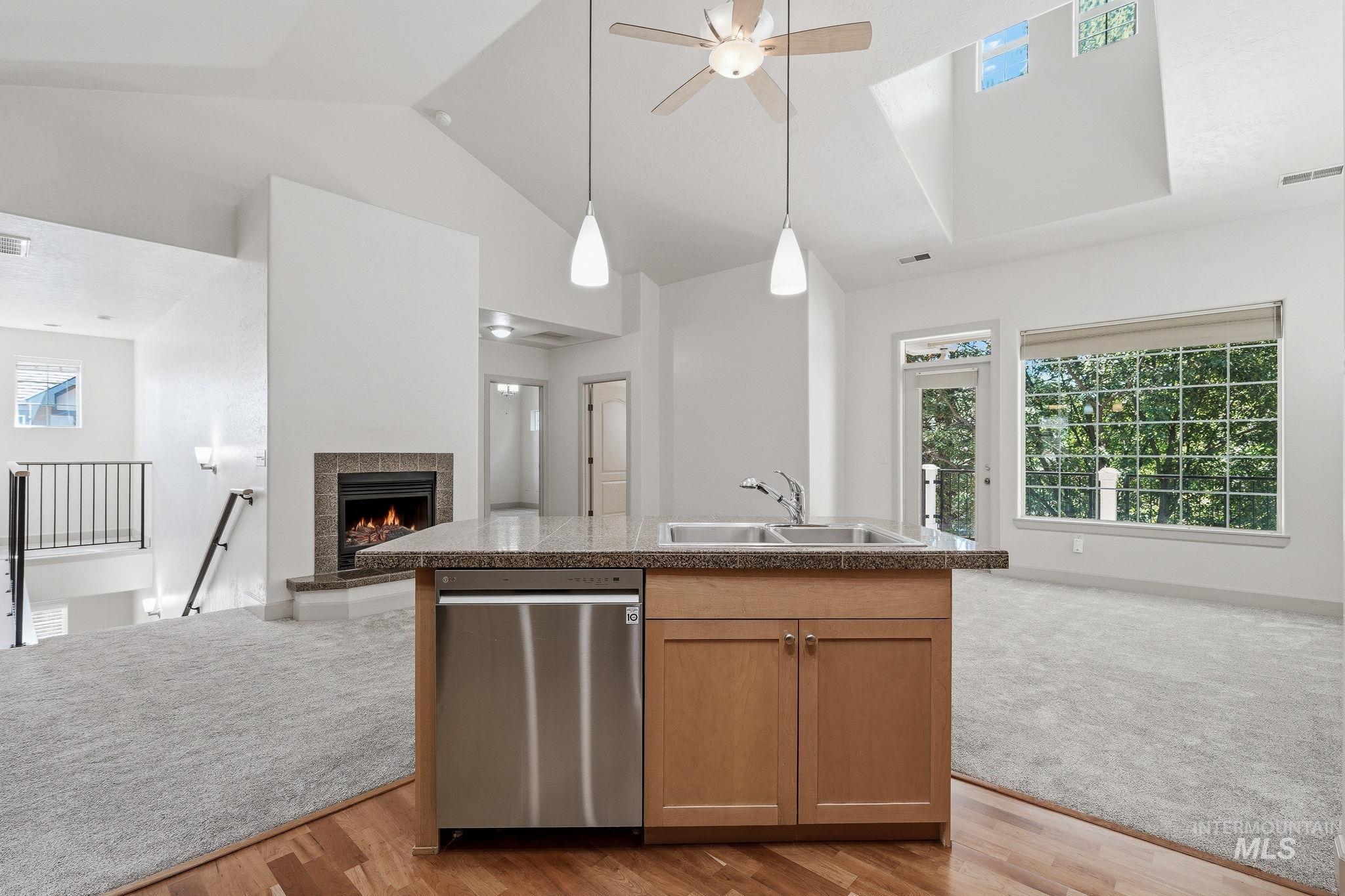 1136 E Winding Creek Dr, Eagle, Idaho 83616, 3 Bedrooms, 2 Bathrooms, Residential For Sale, Price $474,900,MLS 98998014