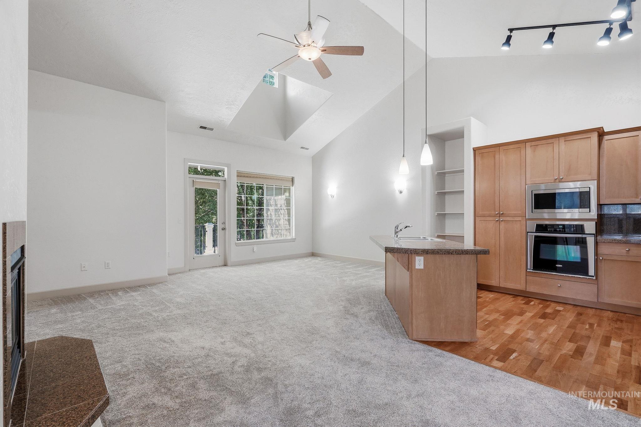 1136 E Winding Creek Dr, Eagle, Idaho 83616, 3 Bedrooms, 2 Bathrooms, Residential For Sale, Price $474,900,MLS 98998014