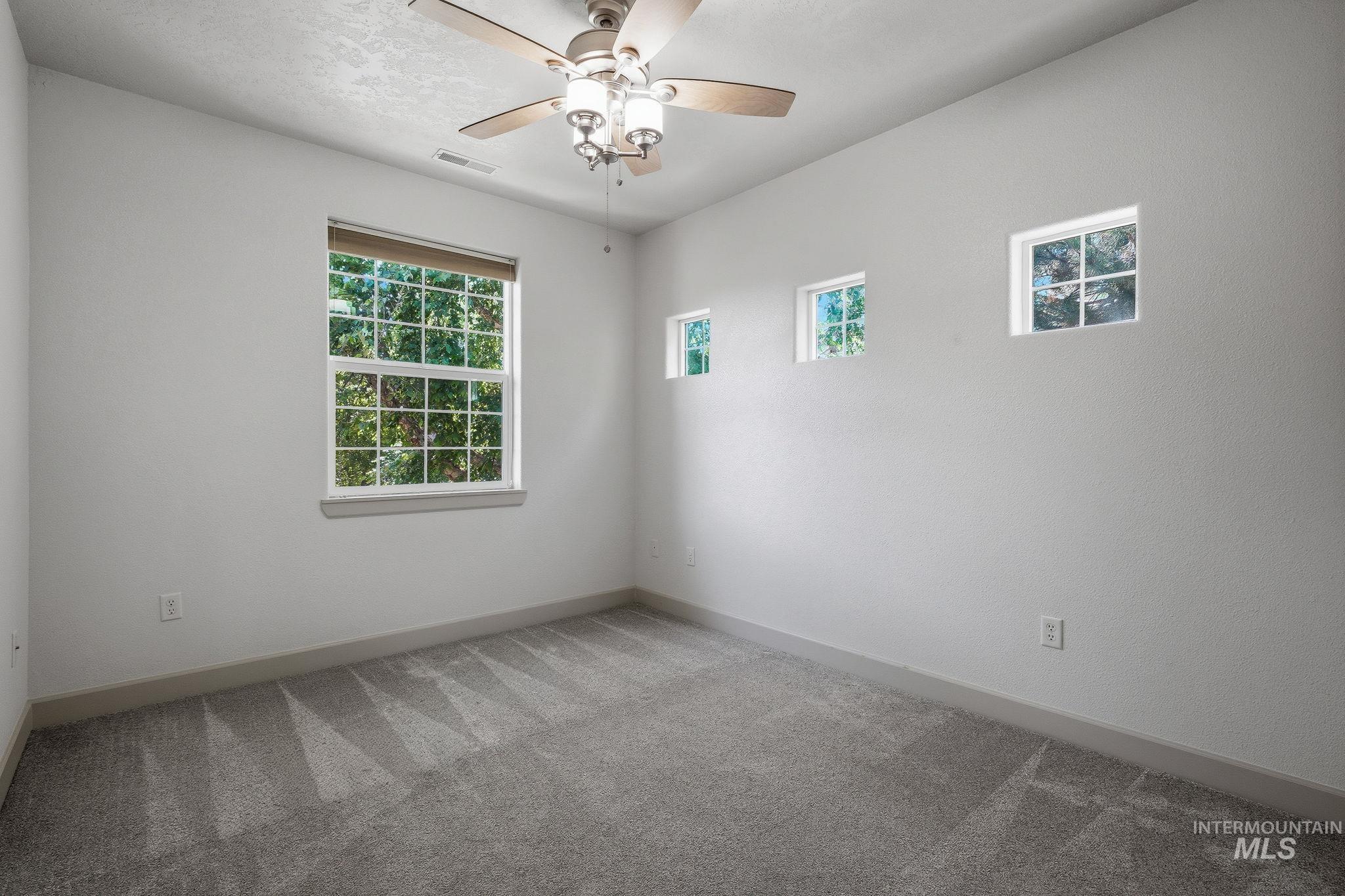 1136 E Winding Creek Dr, Eagle, Idaho 83616, 3 Bedrooms, 2 Bathrooms, Residential For Sale, Price $474,900,MLS 98998014