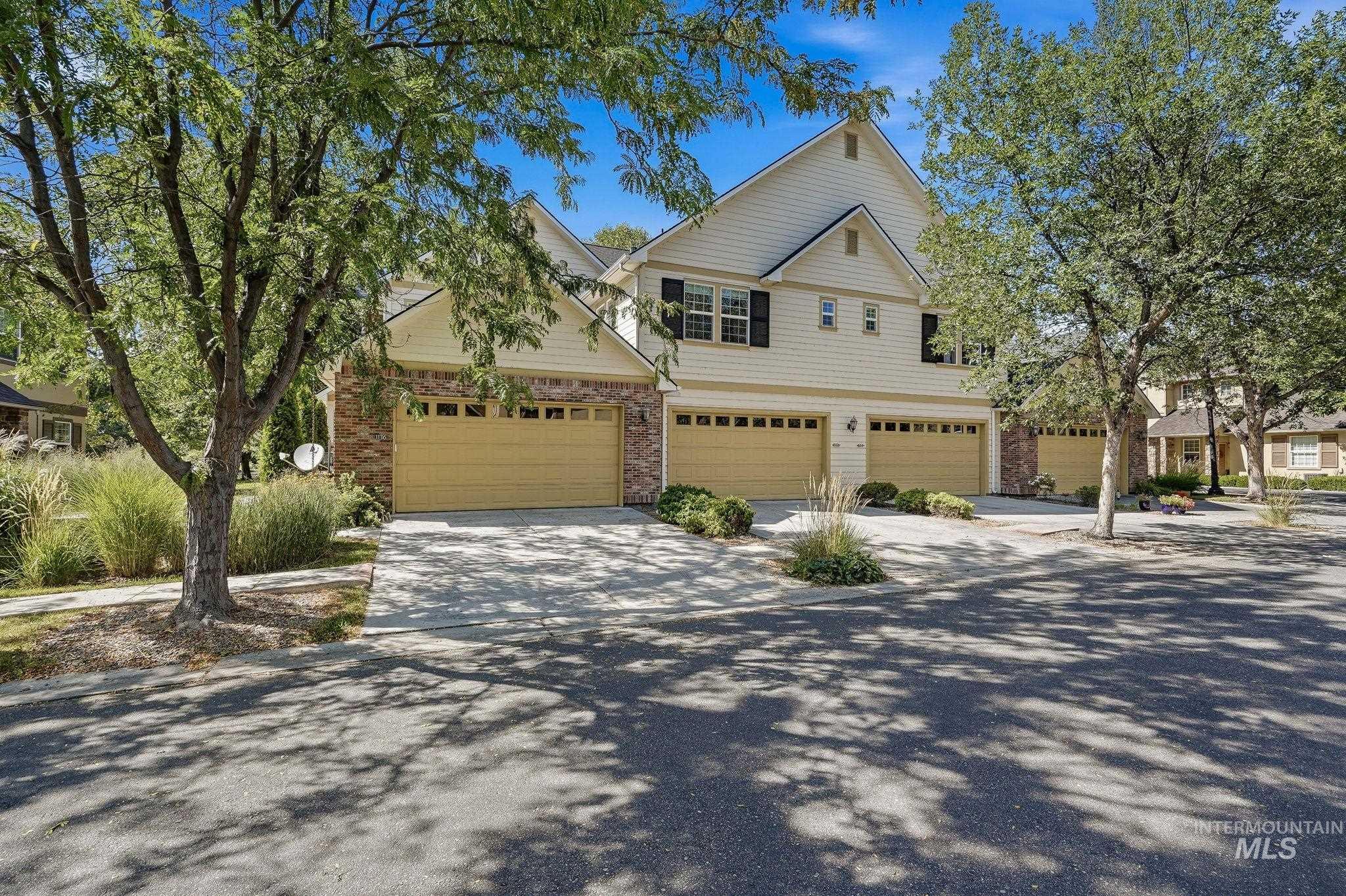 1136 E Winding Creek Dr, Eagle, Idaho 83616, 3 Bedrooms, 2 Bathrooms, Residential For Sale, Price $474,900,MLS 98998014