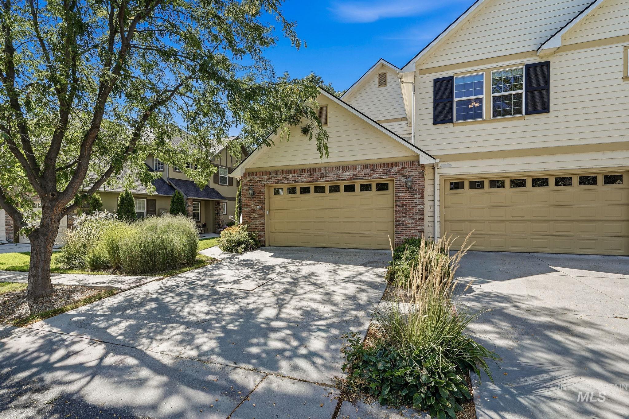 1136 E Winding Creek Dr, Eagle, Idaho 83616, 3 Bedrooms, 2 Bathrooms, Residential For Sale, Price $474,900,MLS 98998014