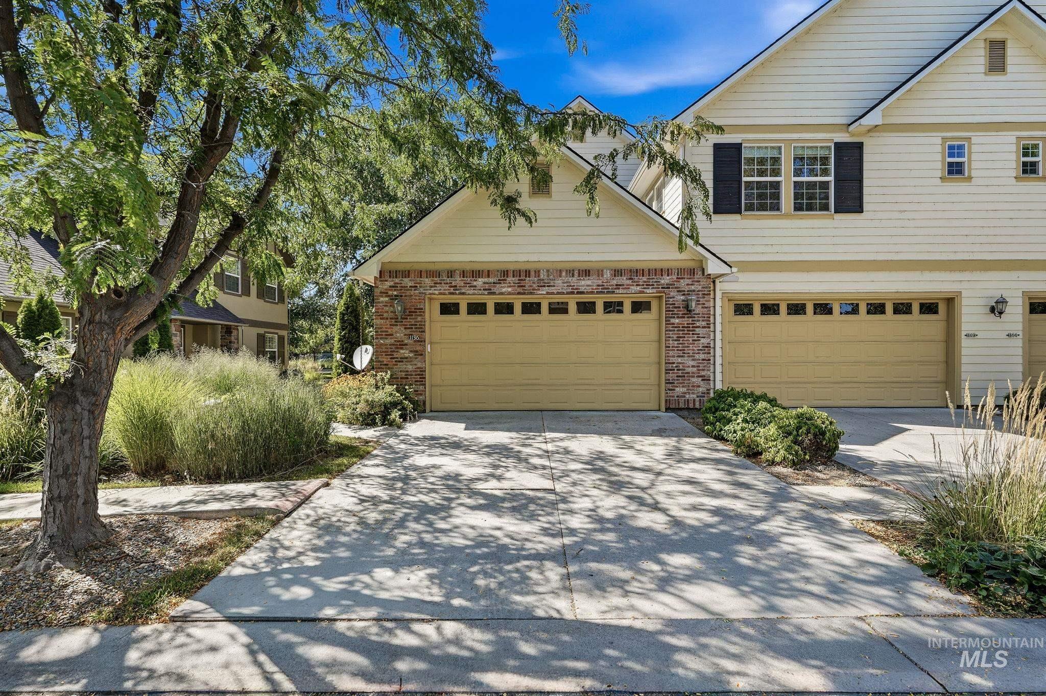 1136 E Winding Creek Dr, Eagle, Idaho 83616, 3 Bedrooms, 2 Bathrooms, Residential For Sale, Price $474,900,MLS 98998014