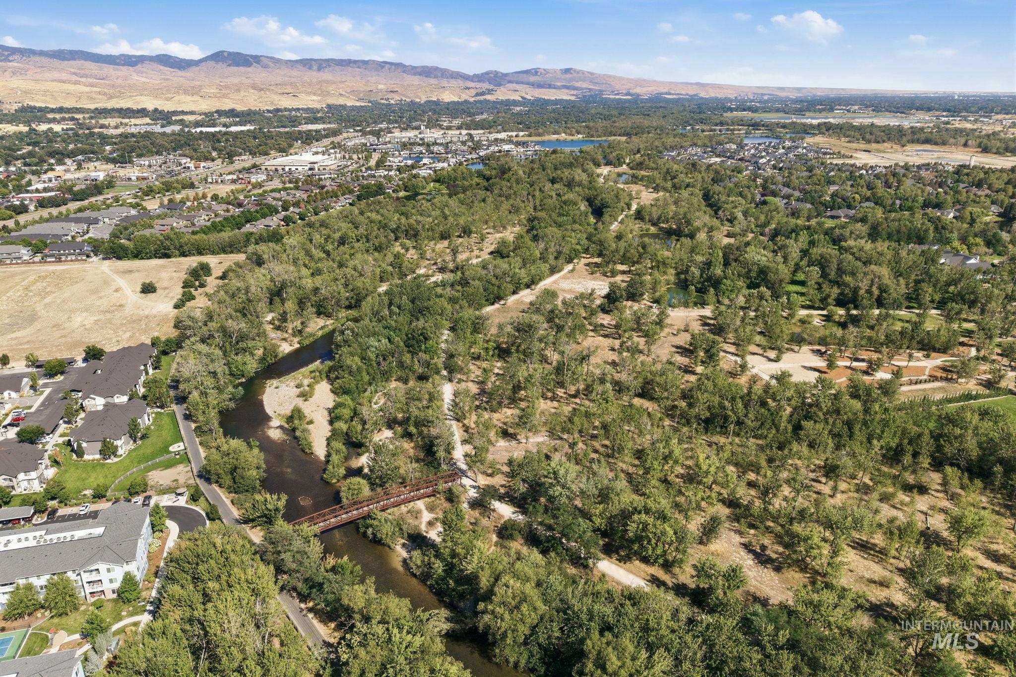 1136 E Winding Creek Dr, Eagle, Idaho 83616, 3 Bedrooms, 2 Bathrooms, Residential For Sale, Price $474,900,MLS 98998014