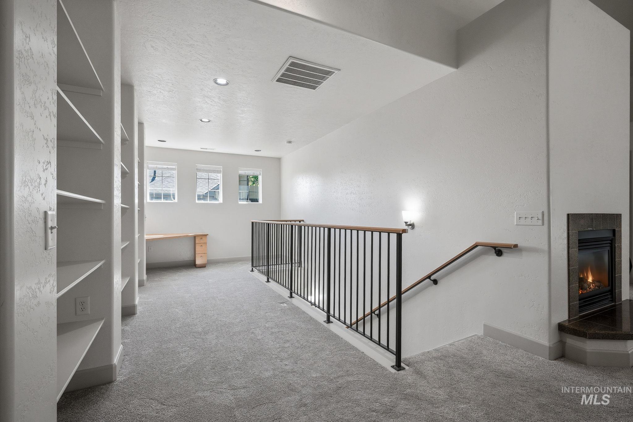 1136 E Winding Creek Dr, Eagle, Idaho 83616, 3 Bedrooms, 2 Bathrooms, Residential For Sale, Price $474,900,MLS 98998014