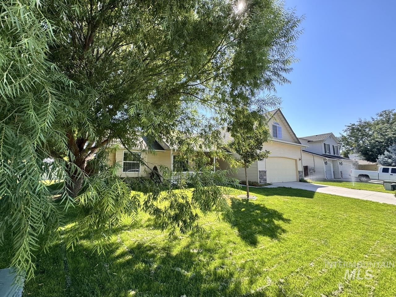 2237 W Lake Pointe Ct, Nampa, Idaho 83651, 3 Bedrooms, 2 Bathrooms, Residential For Sale, Price $389,989, 98998015