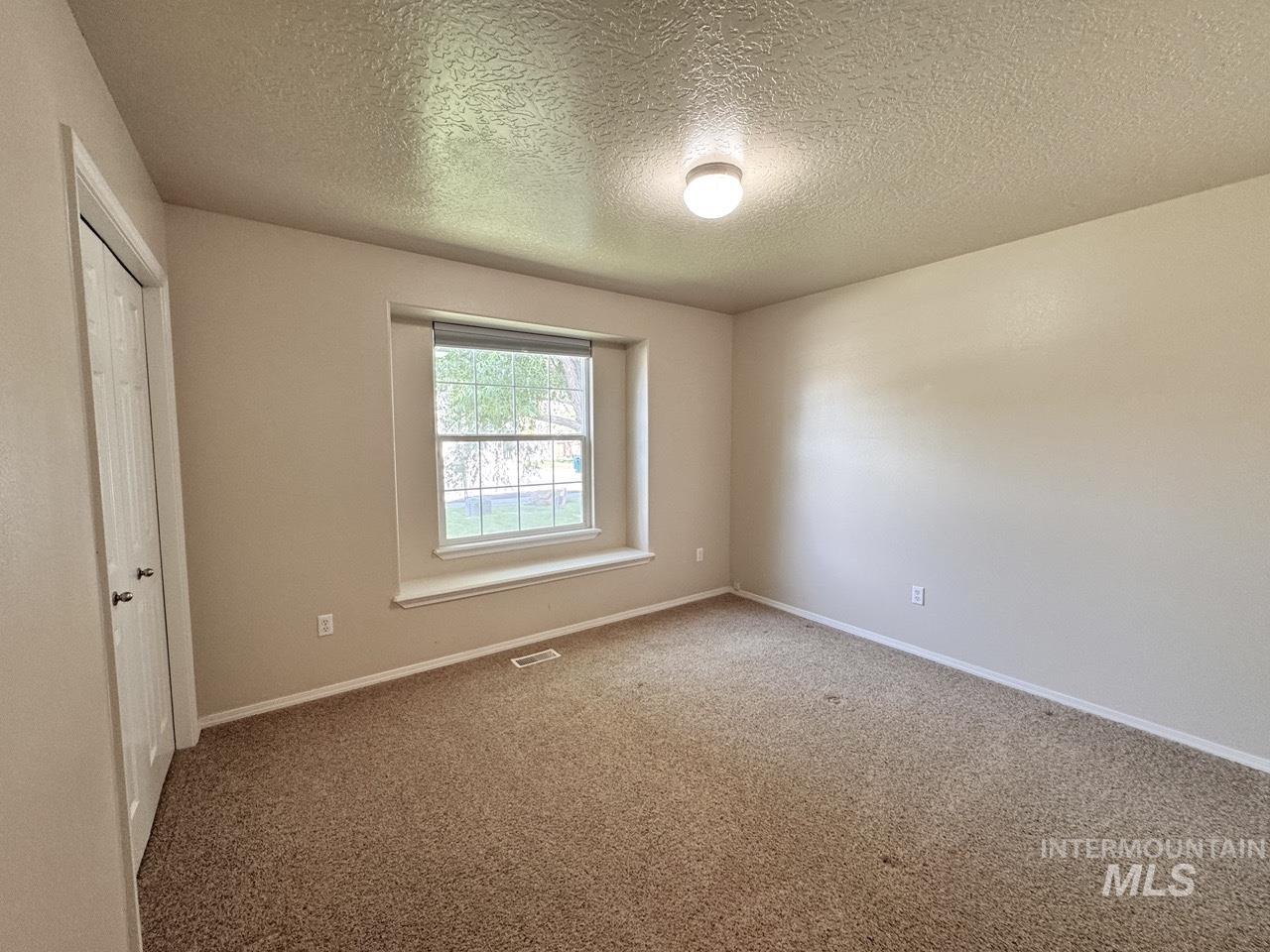 2237 W Lake Pointe Ct, Nampa, Idaho 83651, 3 Bedrooms, 2 Bathrooms, Residential For Sale, Price $389,989, 98998015