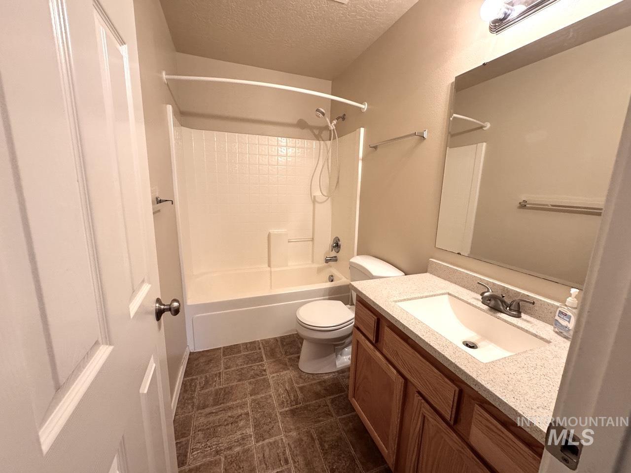 2237 W Lake Pointe Ct, Nampa, Idaho 83651, 3 Bedrooms, 2 Bathrooms, Residential For Sale, Price $389,989, 98998015
