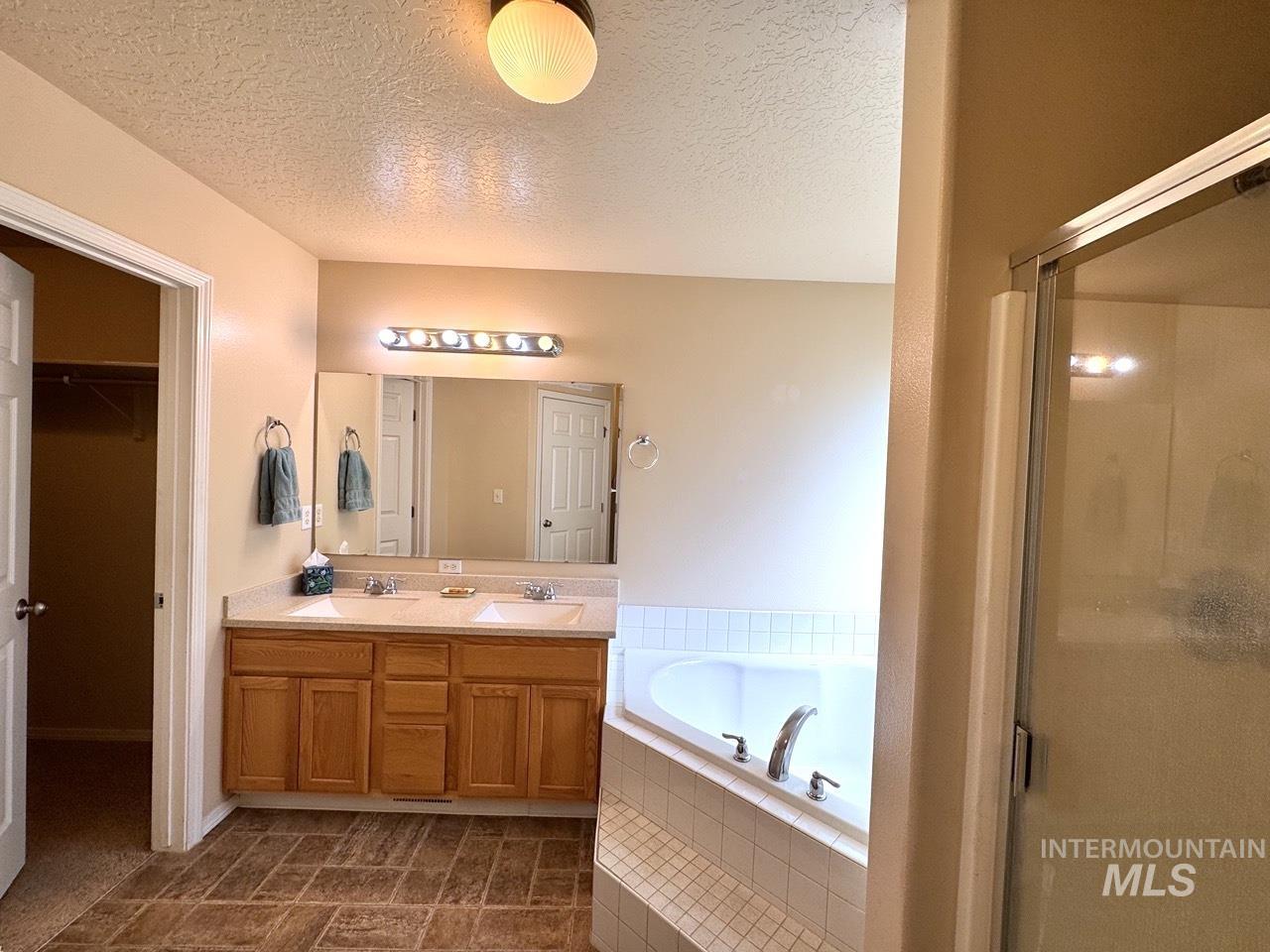 2237 W Lake Pointe Ct, Nampa, Idaho 83651, 3 Bedrooms, 2 Bathrooms, Residential For Sale, Price $389,989, 98998015