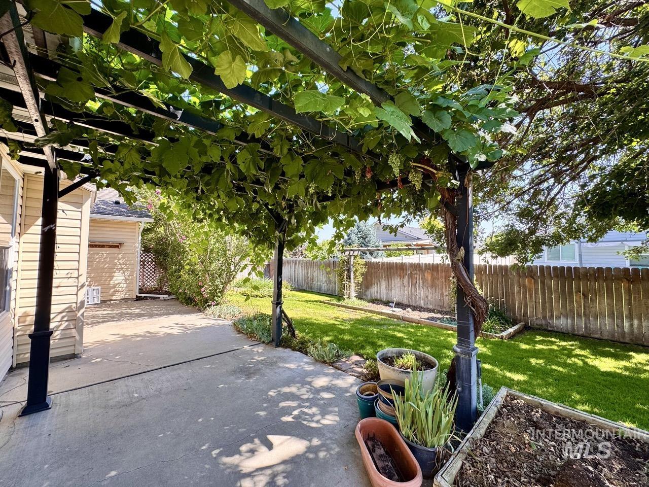 2237 W Lake Pointe Ct, Nampa, Idaho 83651, 3 Bedrooms, 2 Bathrooms, Residential For Sale, Price $389,989, 98998015