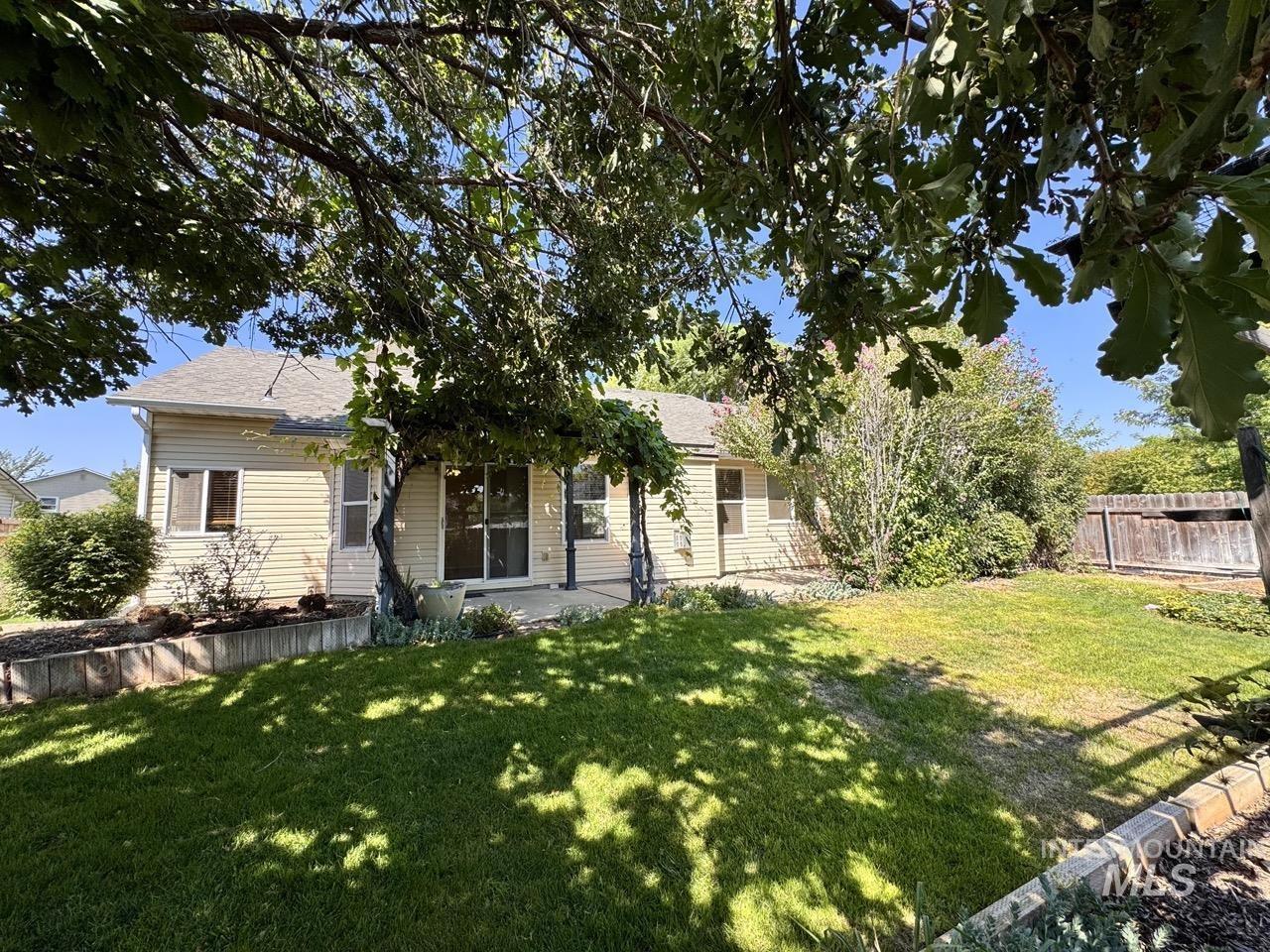 2237 W Lake Pointe Ct, Nampa, Idaho 83651, 3 Bedrooms, 2 Bathrooms, Residential For Sale, Price $389,989, 98998015