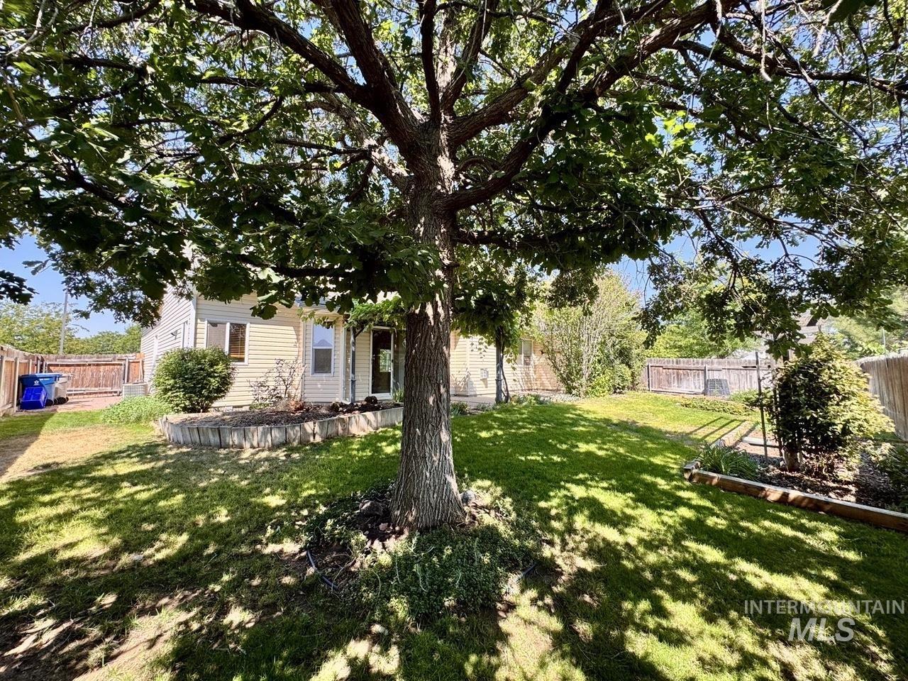 2237 W Lake Pointe Ct, Nampa, Idaho 83651, 3 Bedrooms, 2 Bathrooms, Residential For Sale, Price $389,989, 98998015