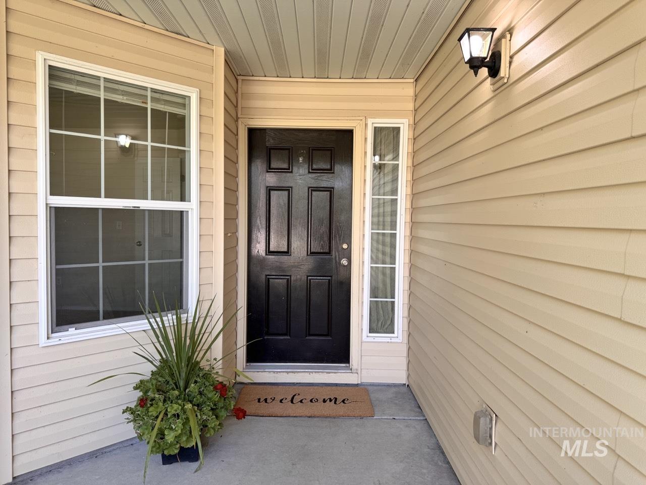 2237 W Lake Pointe Ct, Nampa, Idaho 83651, 3 Bedrooms, 2 Bathrooms, Residential For Sale, Price $389,989, 98998015