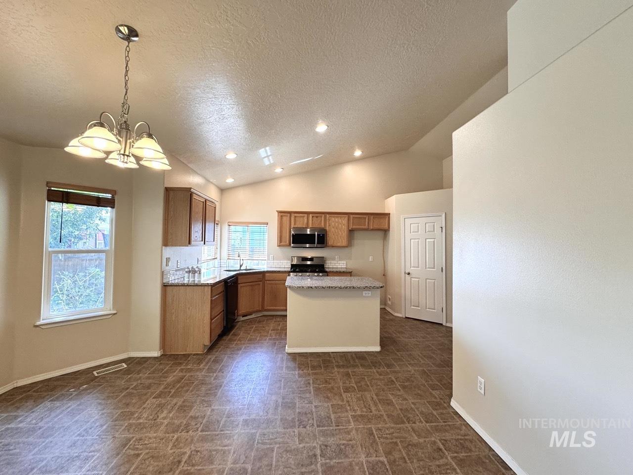2237 W Lake Pointe Ct, Nampa, Idaho 83651, 3 Bedrooms, 2 Bathrooms, Residential For Sale, Price $389,989, 98998015