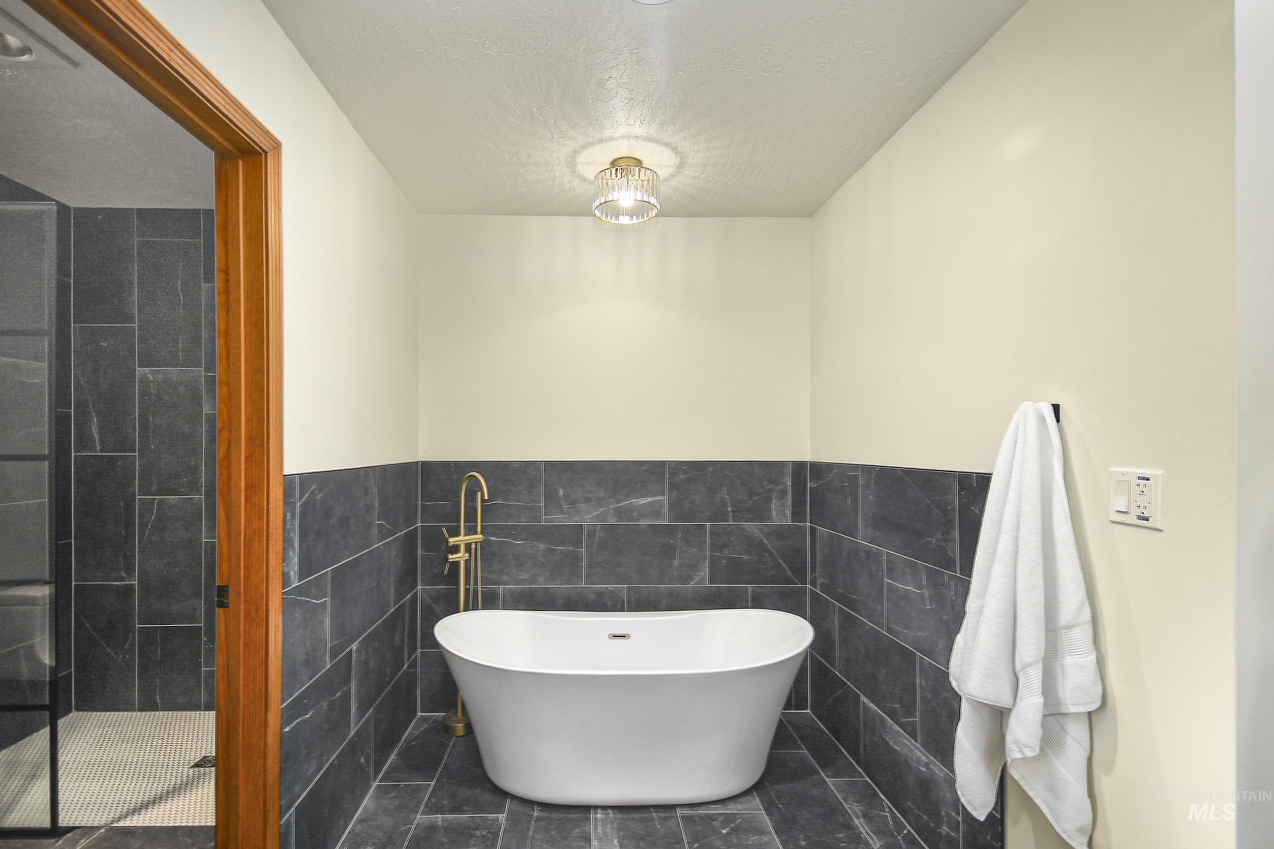 127 Ruth Lane, Nampa, Idaho 83686, 5 Bedrooms, 2.5 Bathrooms, Residential For Sale, Price $799,999, 98998021
