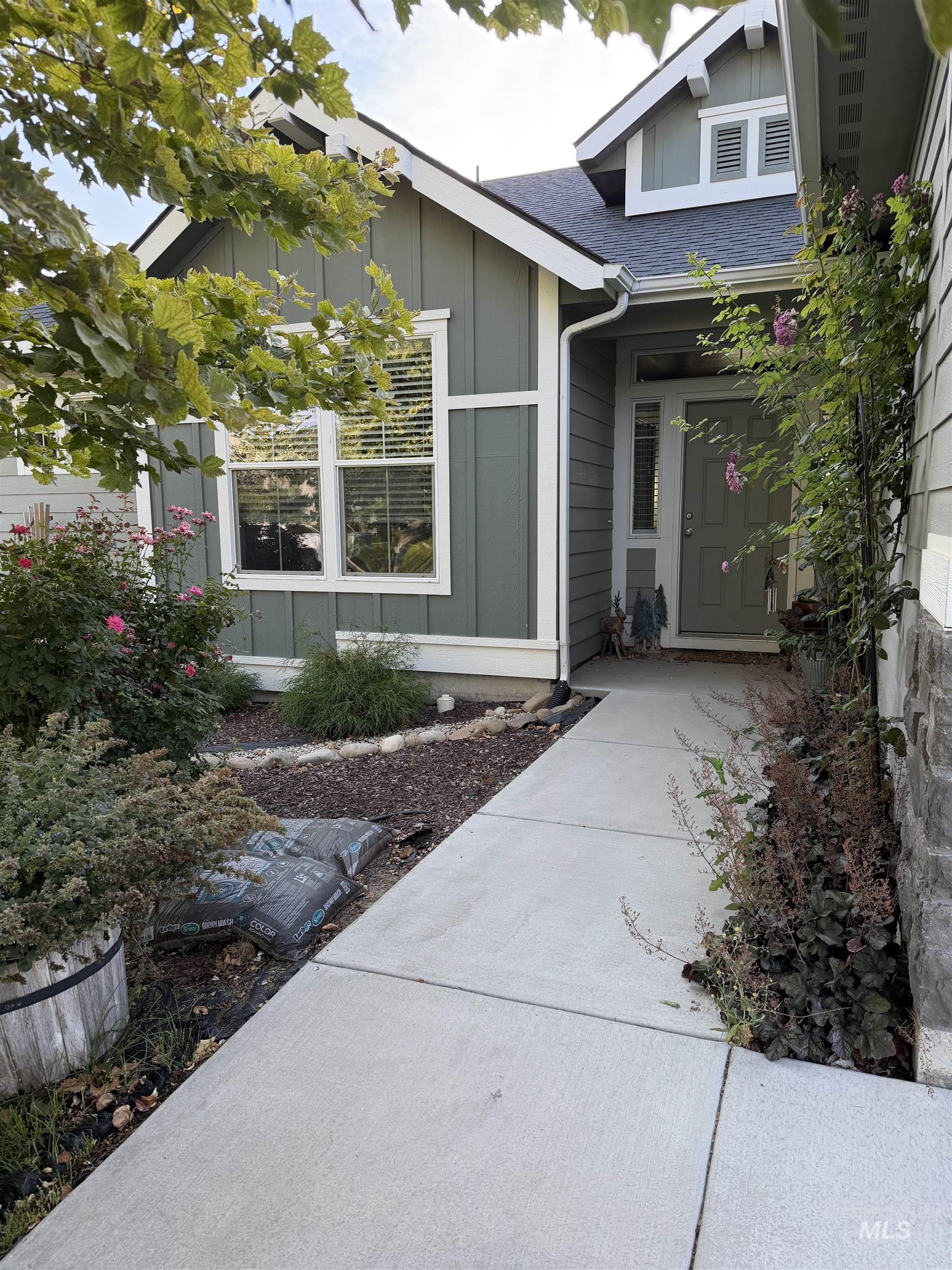 16736 N Fielding Way, Nampa, Idaho 83687, 4 Bedrooms, 2 Bathrooms, Residential For Sale, Price $549,900,MLS 98998022