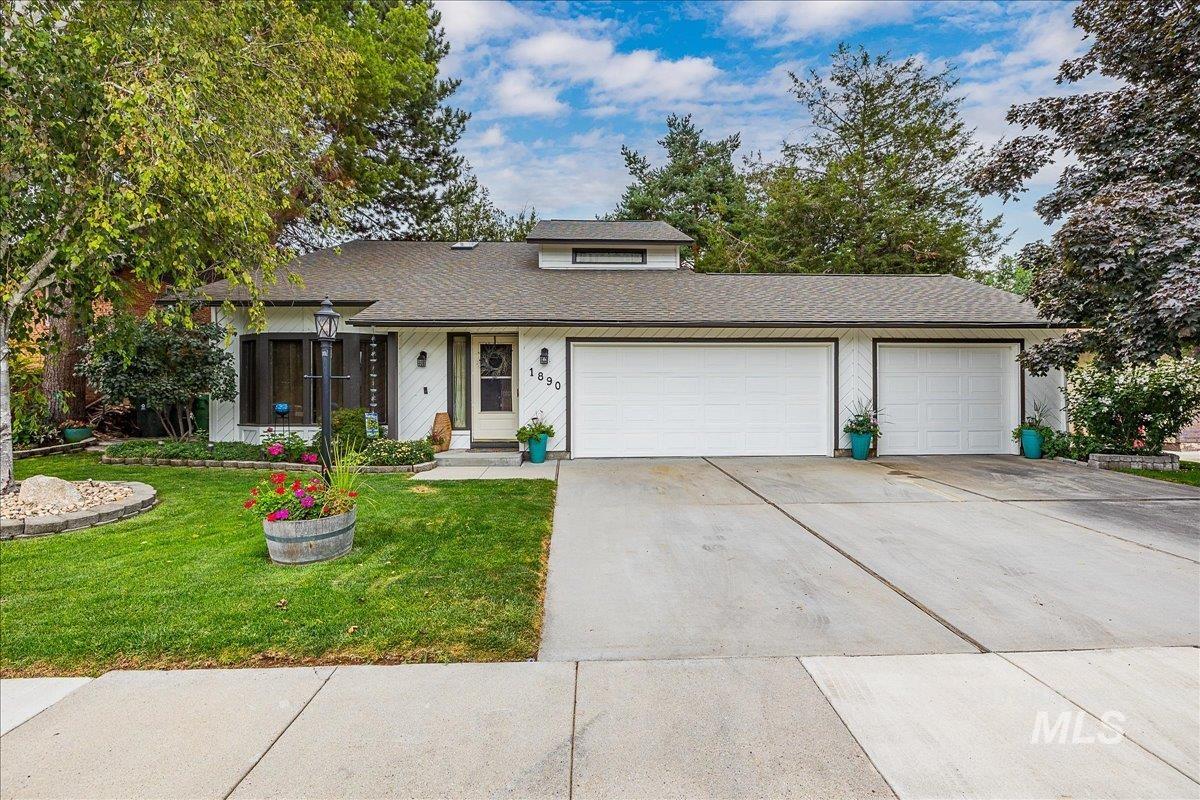1890 N Incline Way, Meridian, Idaho 83646, 3 Bedrooms, 2.5 Bathrooms, Residential For Sale, Price $520,000,MLS 98998027