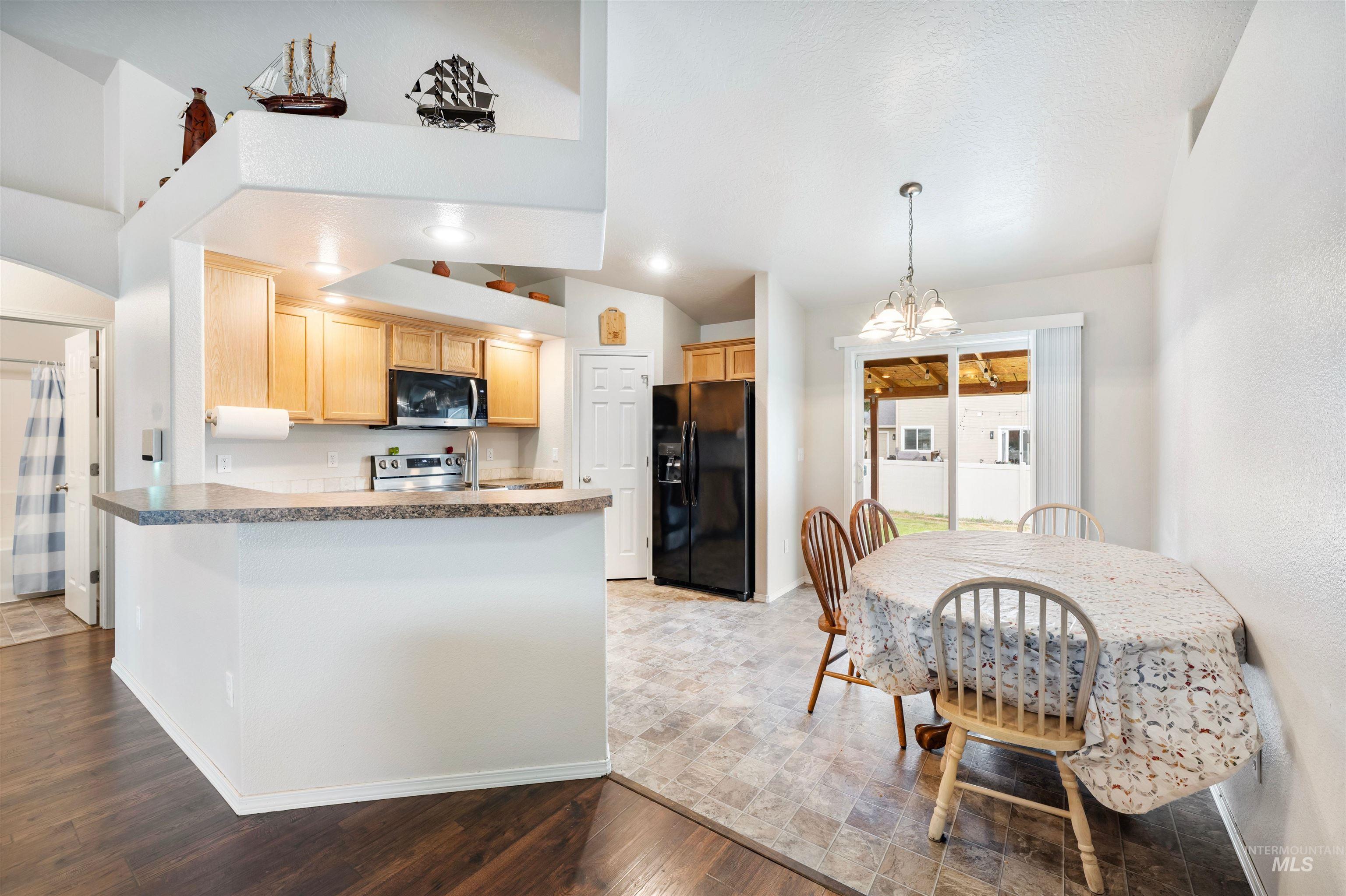 305 W Quaking Aspen Ln., Kuna, Idaho 83634, 3 Bedrooms, 2 Bathrooms, Residential For Sale, Price $399,500,MLS 98998029