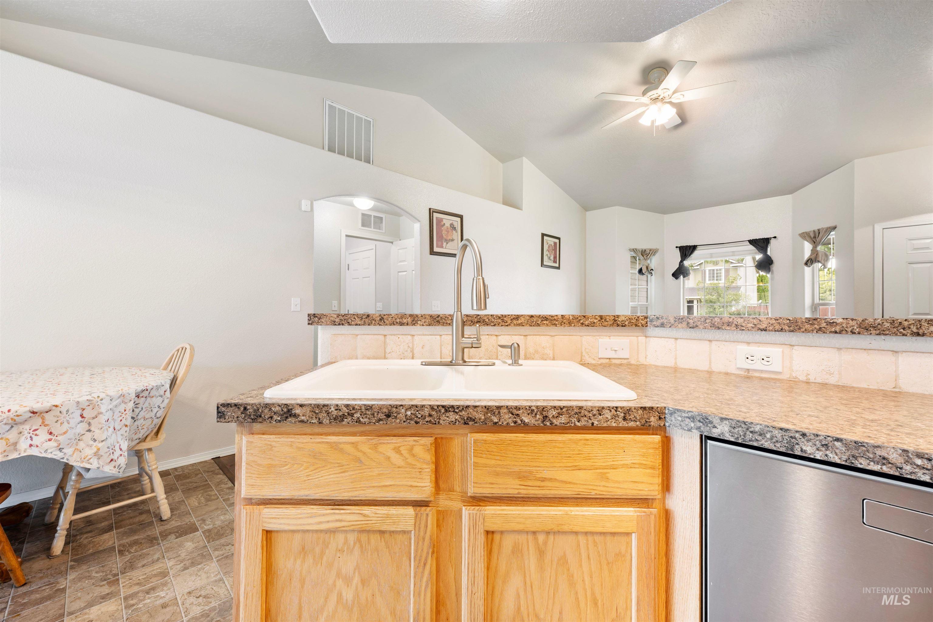 305 W Quaking Aspen Ln., Kuna, Idaho 83634, 3 Bedrooms, 2 Bathrooms, Residential For Sale, Price $399,500,MLS 98998029