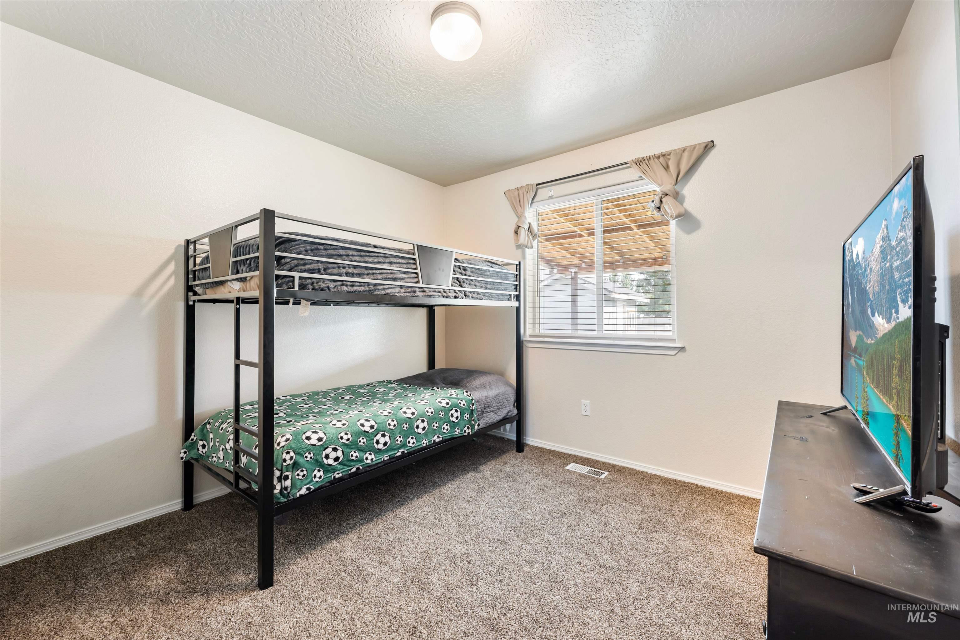 305 W Quaking Aspen Ln., Kuna, Idaho 83634, 3 Bedrooms, 2 Bathrooms, Residential For Sale, Price $399,500,MLS 98998029