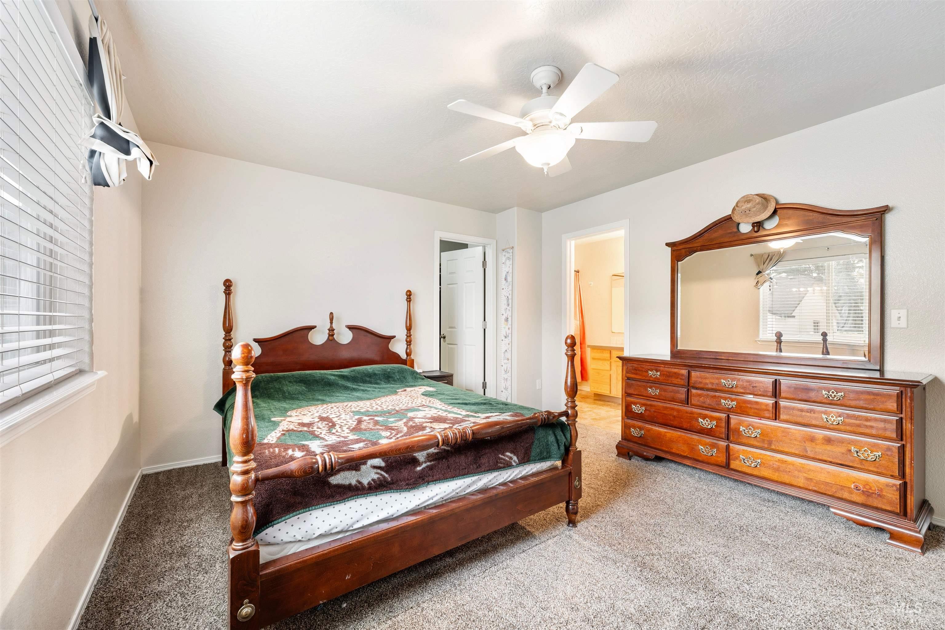 305 W Quaking Aspen Ln., Kuna, Idaho 83634, 3 Bedrooms, 2 Bathrooms, Residential For Sale, Price $399,500,MLS 98998029