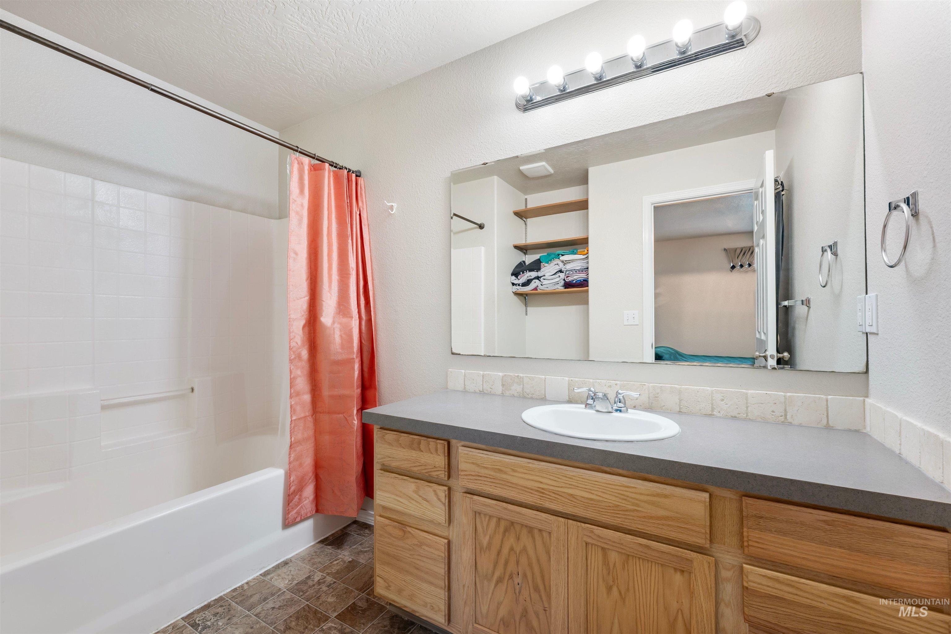 305 W Quaking Aspen Ln., Kuna, Idaho 83634, 3 Bedrooms, 2 Bathrooms, Residential For Sale, Price $399,500,MLS 98998029
