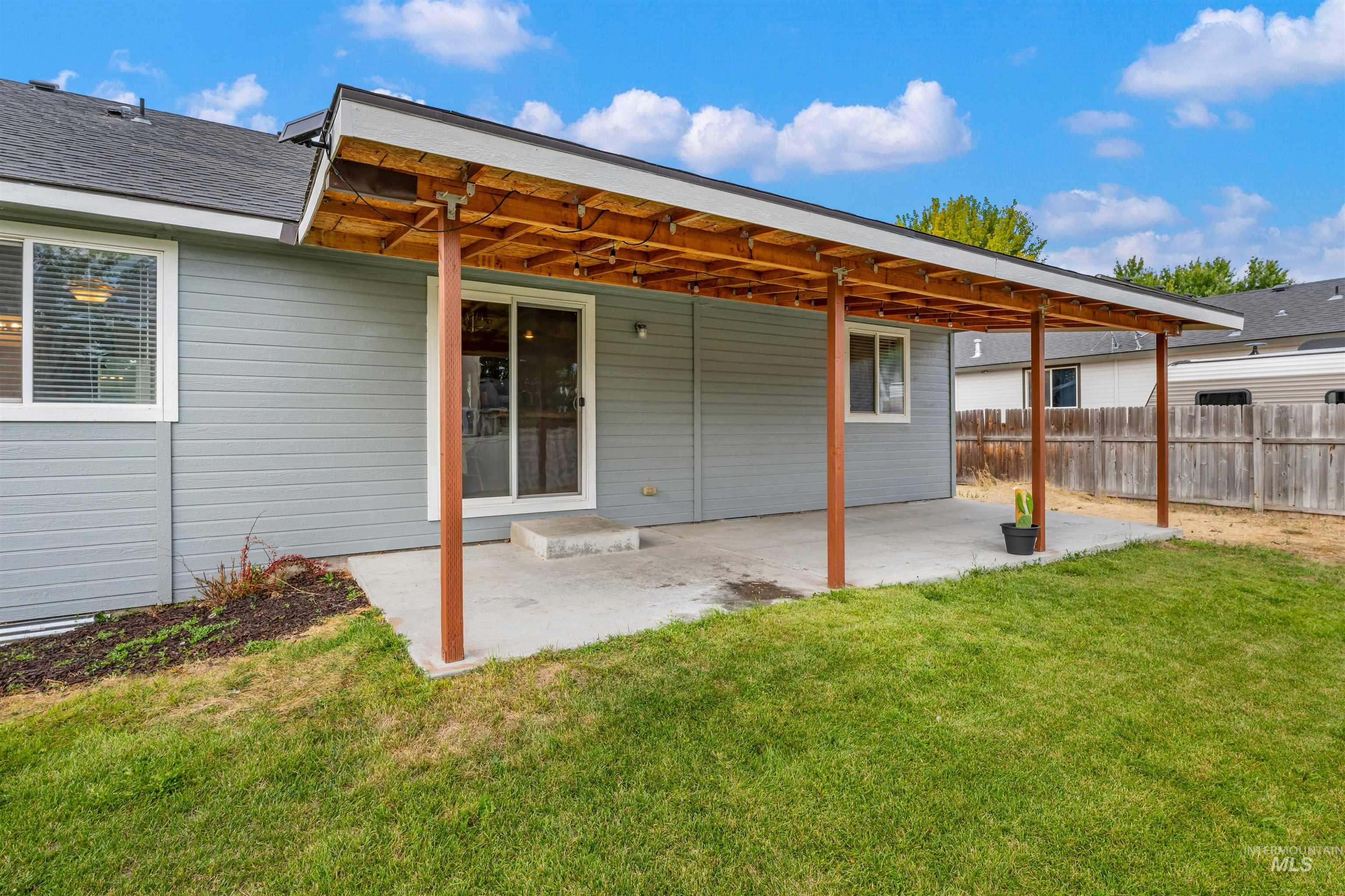 305 W Quaking Aspen Ln., Kuna, Idaho 83634, 3 Bedrooms, 2 Bathrooms, Residential For Sale, Price $399,500,MLS 98998029